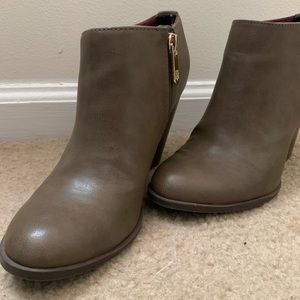 Tommy Hilfiger olive green booties
